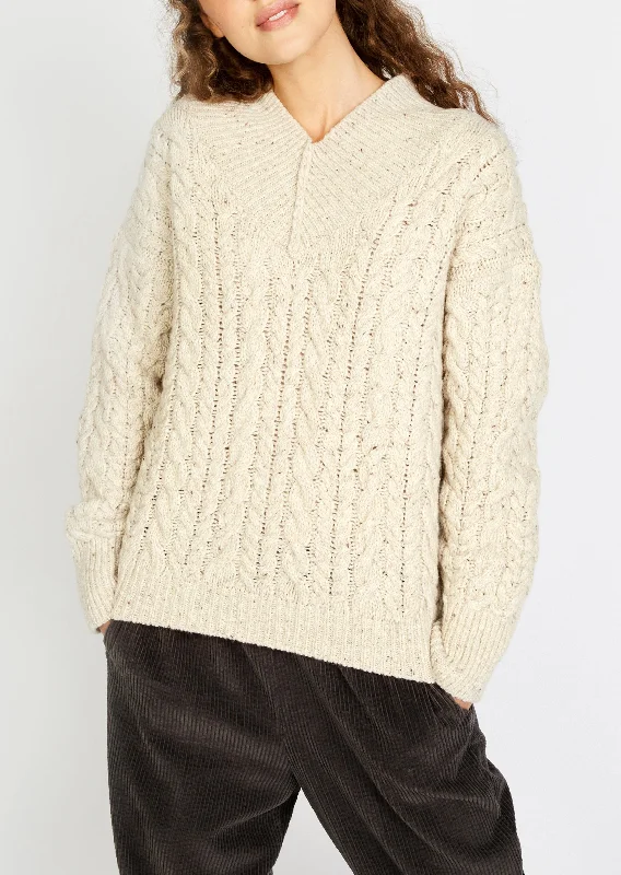 Light Comfort IrelandsEye Cable V-neck Aran Sweater | Chalkstone