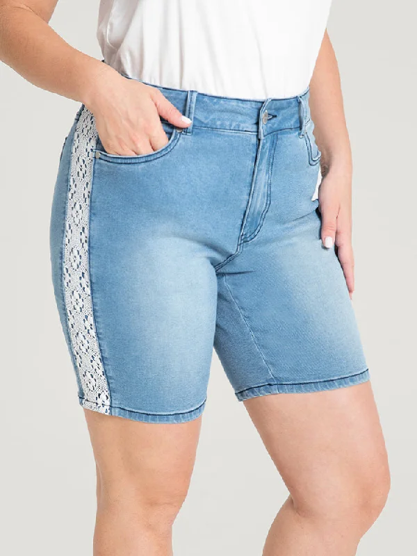 Weekend Wear Very Stretchy High Rise Light Wash Contrast Lace Denim Shorts