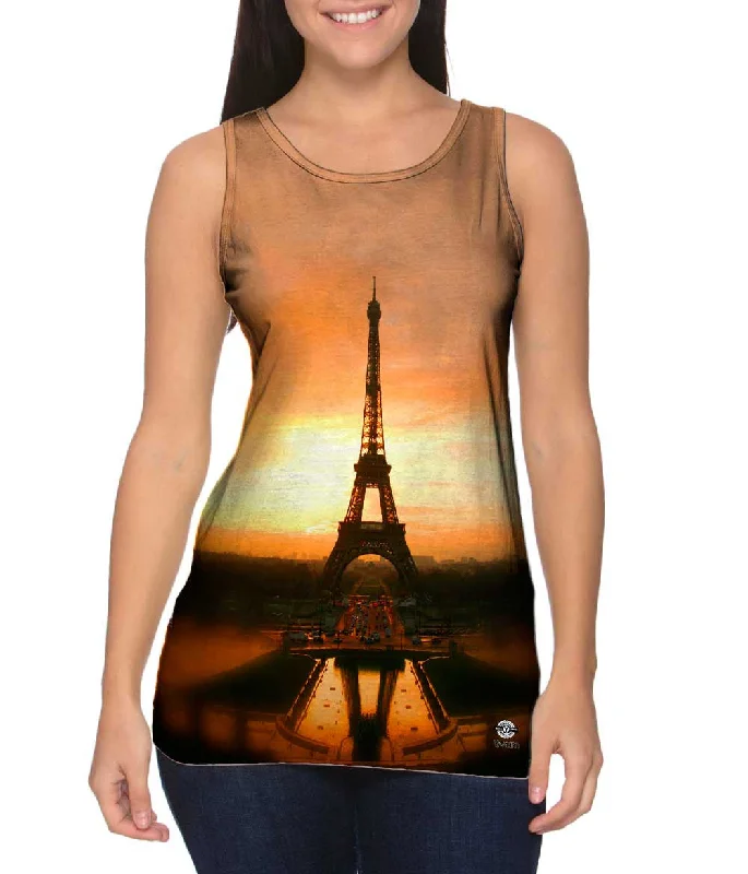 Comfy Chic Eiffel Tower At Sunrise