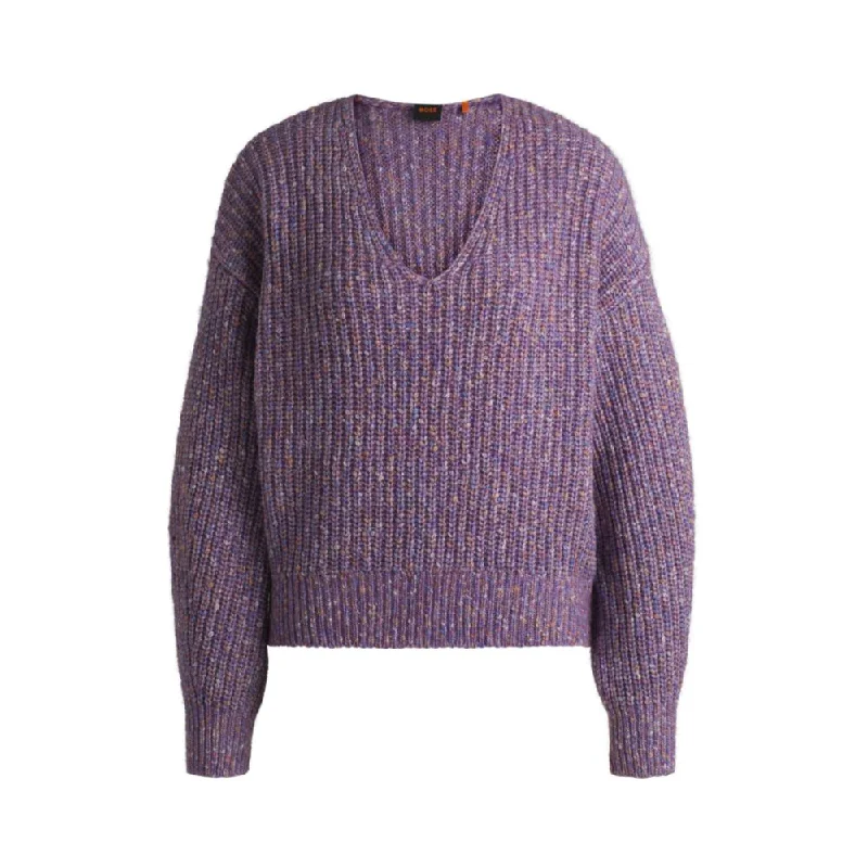 Versatile Outfits Relaxed-fit V-neck sweater in a ribbed knit