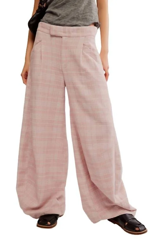 Easygoing Style Tegan Barrel Trouser In Pale Mauve